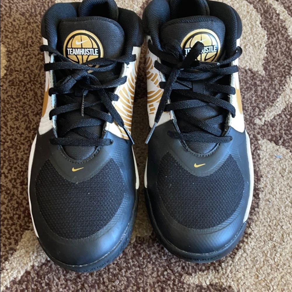 Nike Team Hustle D 9